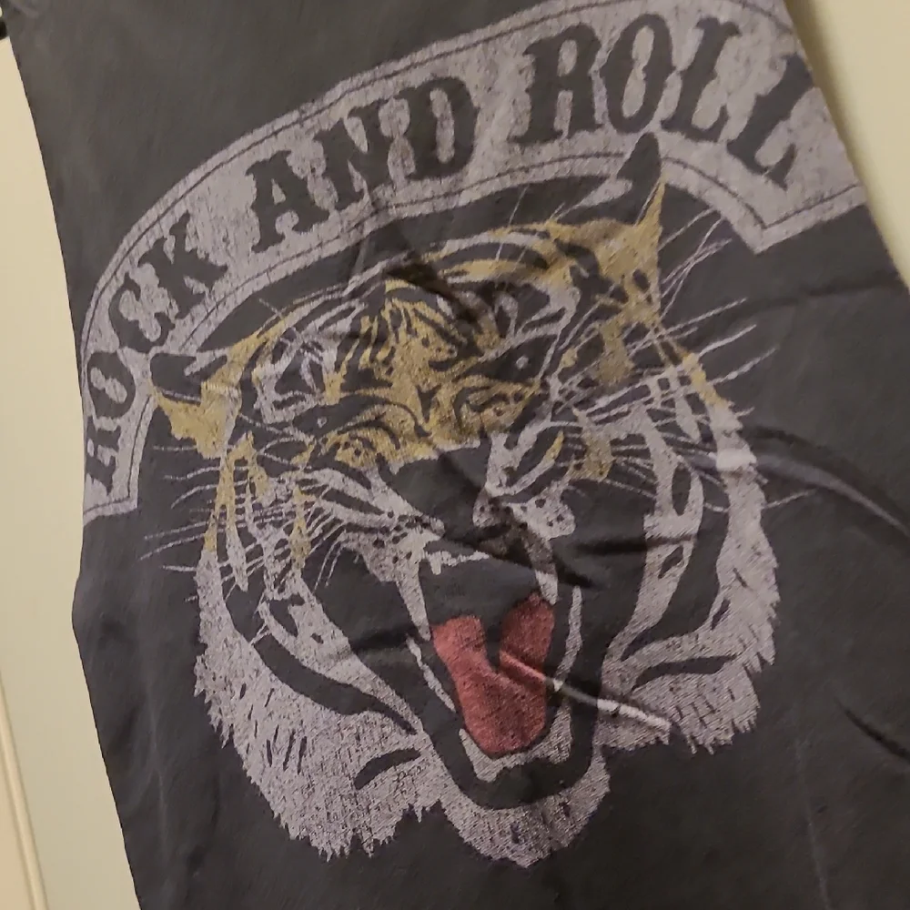 Chaser Black Rock and Roll Tiger Tank Top - Picture 6 of 7